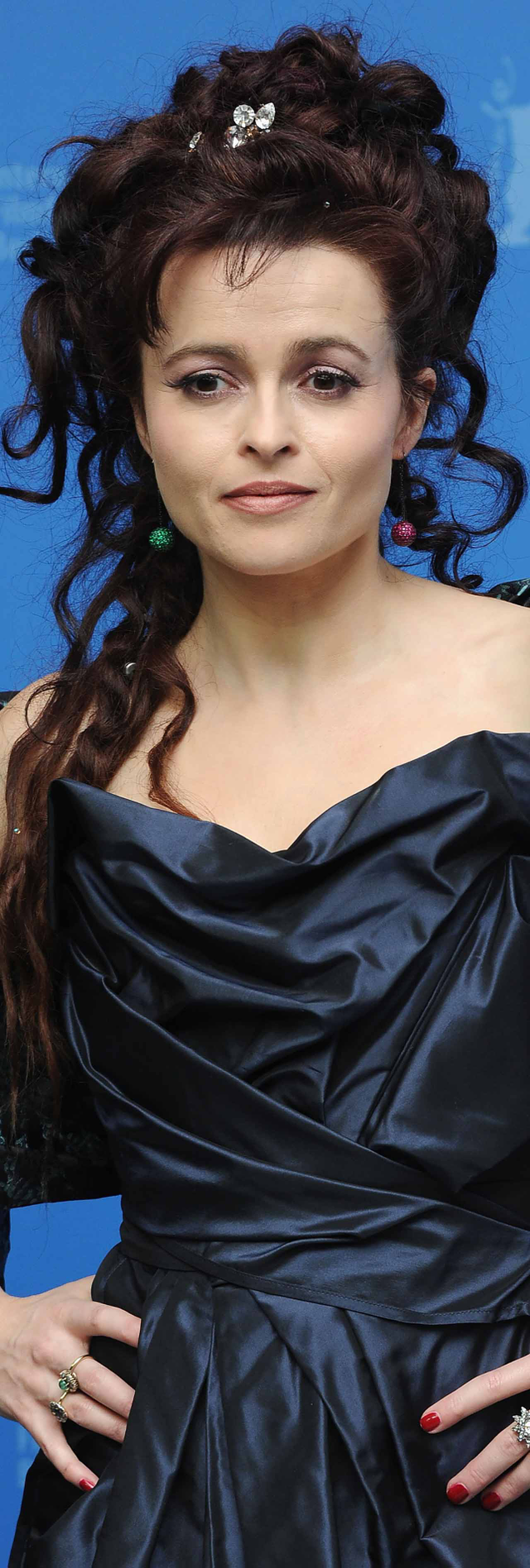 Illustration for article titled The 12 Longest Photos Of Helena Bonham Carter